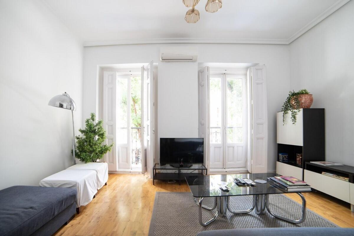 Bright Apartment In Historical City Center 마드리드 외부 사진