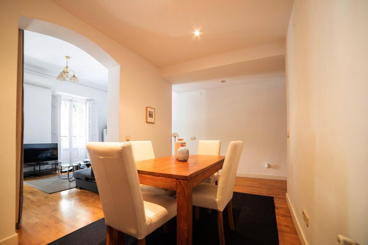 Bright Apartment In Historical City Center 마드리드 외부 사진