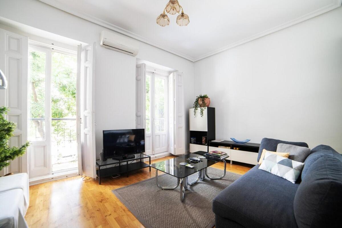 Bright Apartment In Historical City Center 마드리드 외부 사진