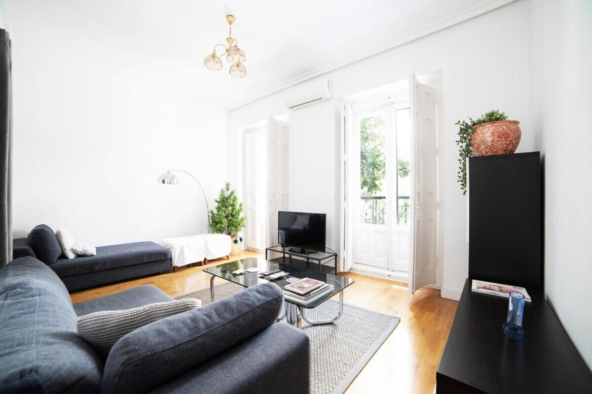 Bright Apartment In Historical City Center 마드리드 외부 사진